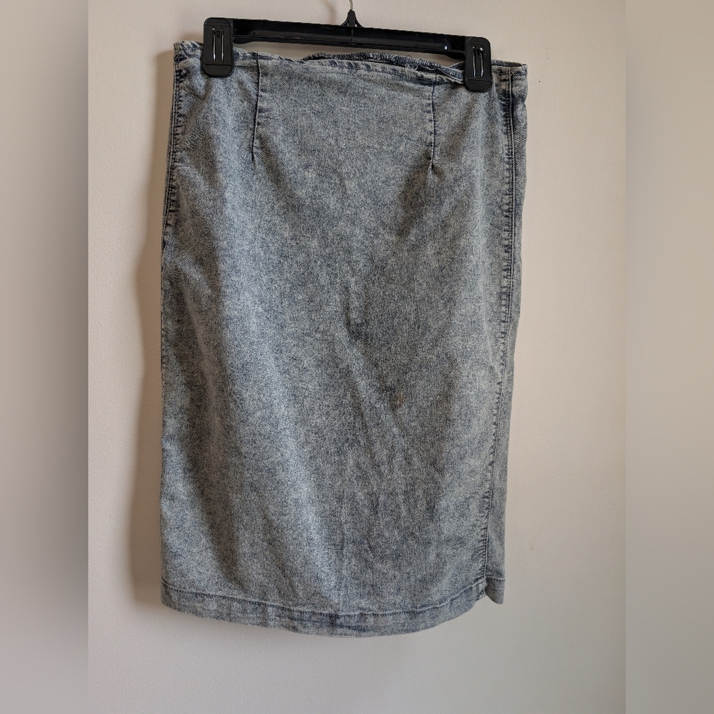 Chic Denim Pencil Skirt in Gray